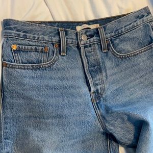 Levi jeans size 27